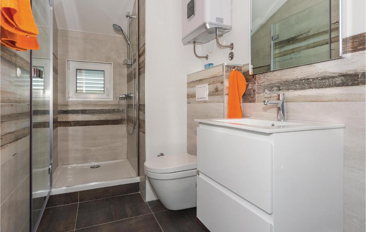Cozy Apartment In Brodarica With Wifi Exteriér fotografie